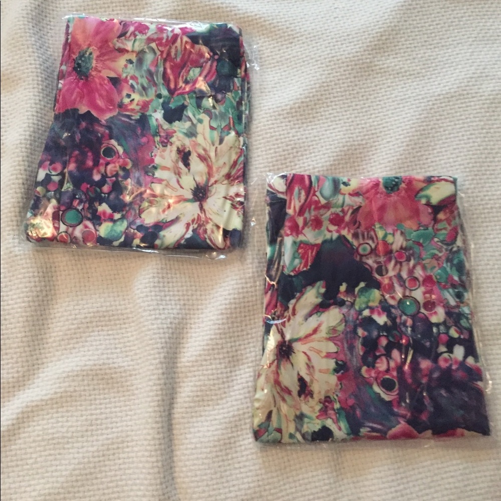 BNWT watercolor flowers leggings